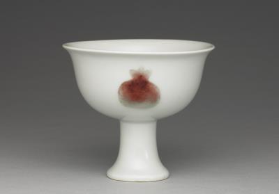 图片[2]-Stem cup with three fruits decoration in underglaze copper red, Ming dynasty, Xuande reign, 1426-1435-China Archive